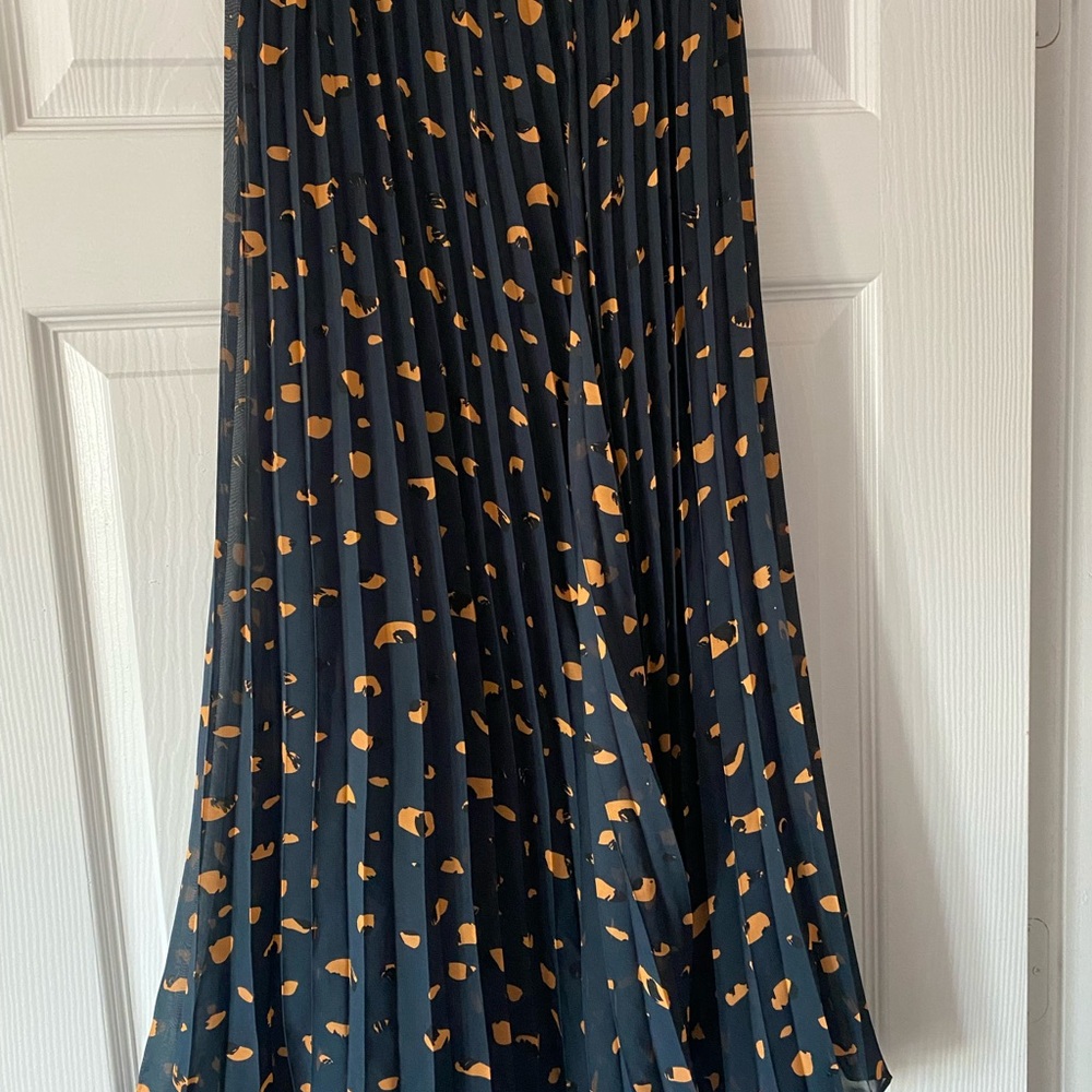 Elegant Navy and Gold Pleated Skirt
